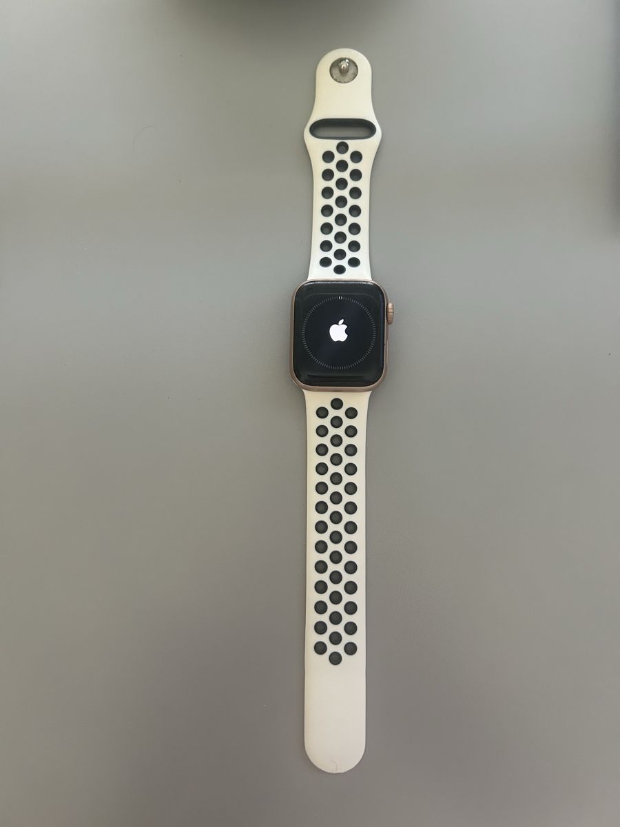 Apple Smartwatch: Apple Watch Series 4 (GPS, A1977) – Gebraucht aus Amriswil von Howatson