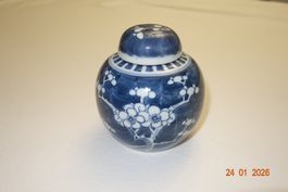 POT A GINGEMBRE CHINE A DECOR DE FLEURS DE PRUNIER