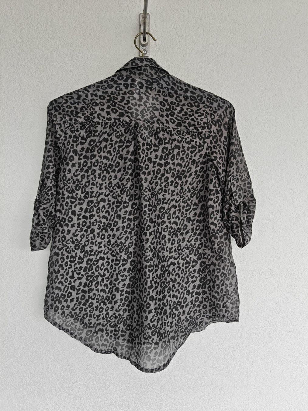 Camicette: Leopard Bluse grau schwarz Gr. XS – Usato da Uetendorf venduto da oinkioink88 1