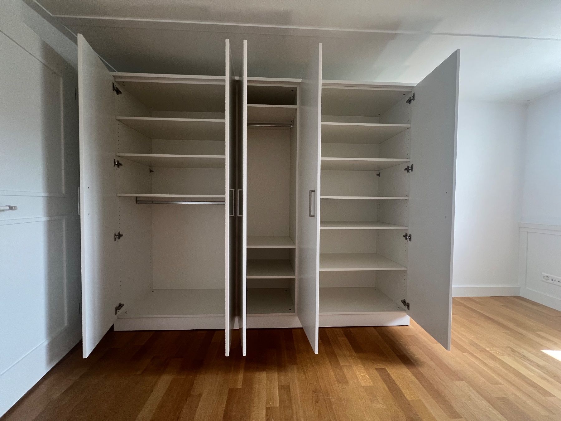 Schränke: Kleiderschrank – Gebraucht aus Oberägeri von cle_7fqt 1