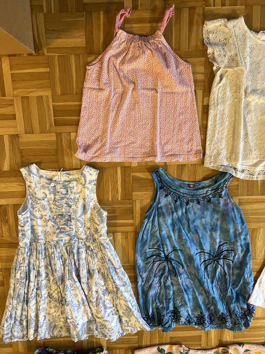 Ensembles coordonnés: Mädchen Kleiderpaket, Gr. 134/140 – D'occasion à Zuchwil par Commander0 4
