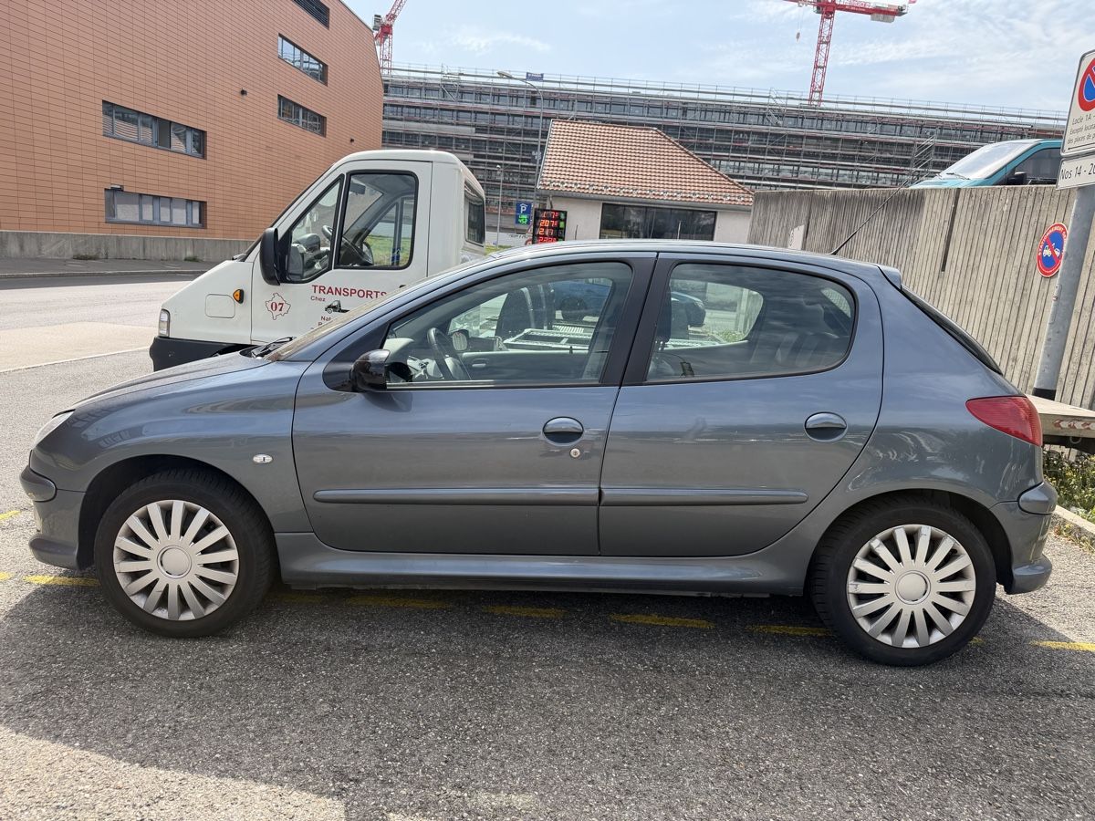 Peugeot Automobili: Peugeot 206 – Usato da La Chaux-de-Fonds venduto da Transportchezmax 6