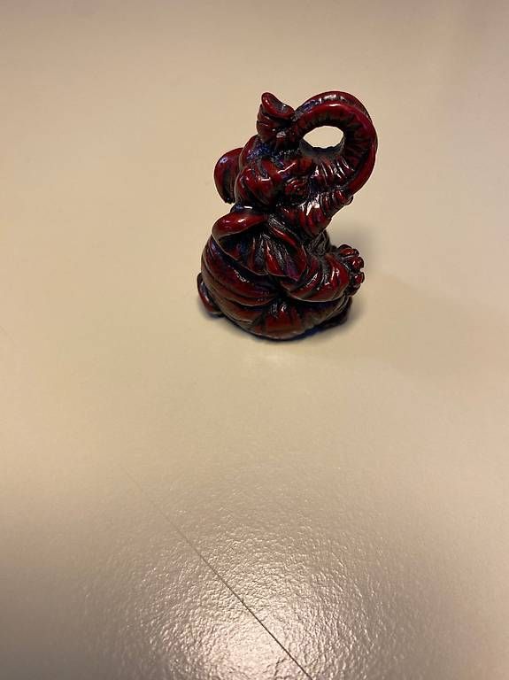 Statuette: Elefant aus Kunststoff – Usato da Wettingen venduto da Maprau9