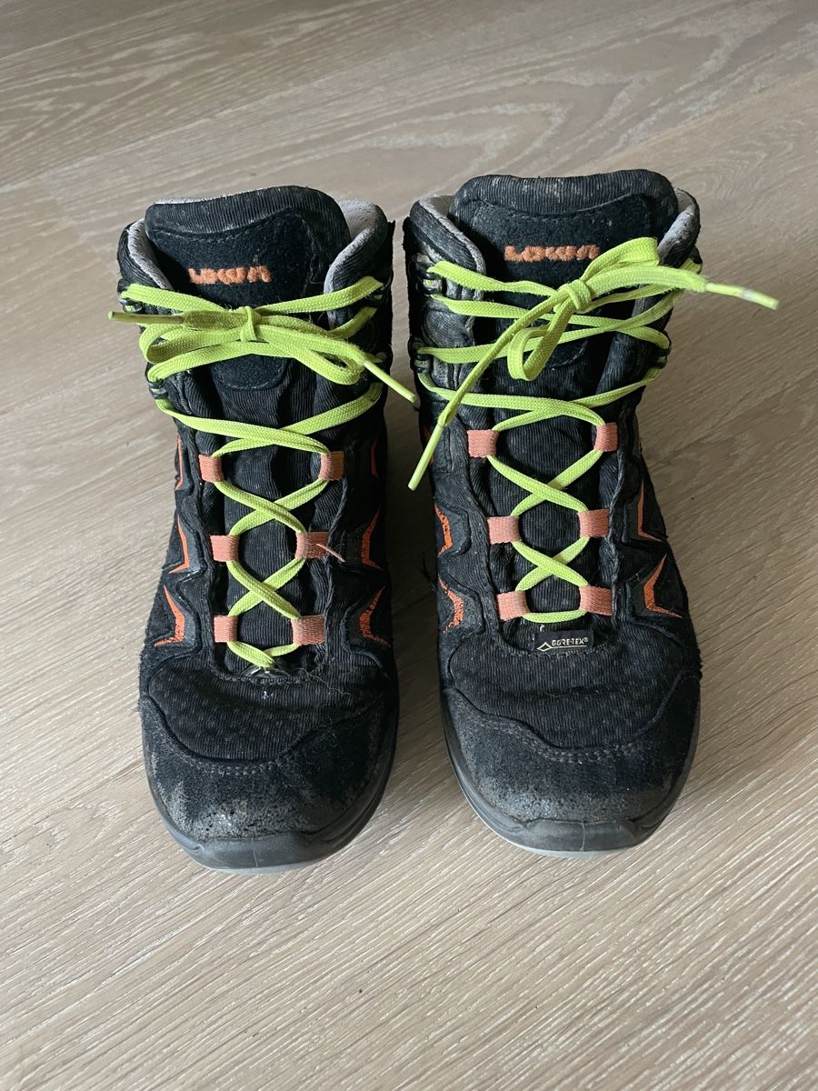 Lowa Scarpe da uomo: Lowa Wanderschuhe Gr 34 – Usato da Hittnau venduto da Luki78