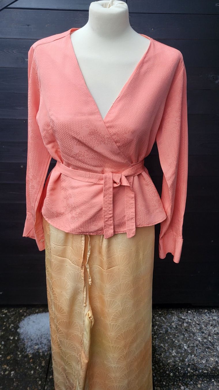 Ensoie Camicette: Blouse orange en soie – Nuovo (secondo la descrizione) da Fribourg venduto da VictoriaShop7 1