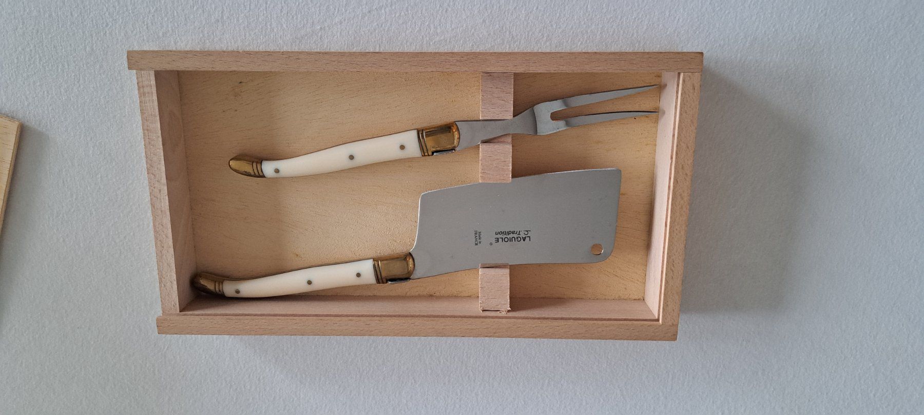 Laguiole Set di posate: Käsemesserset Laguiole – Usato da Umiken venduto da Appstro