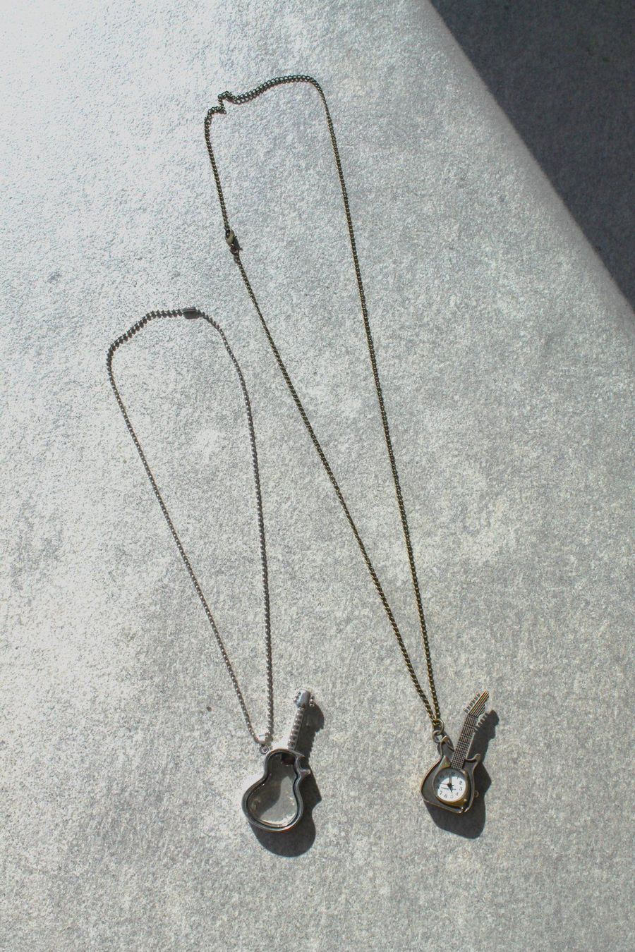 Ketten: 2 colliers guitare – Gebraucht aus Chez-le-Bart von jasse 2