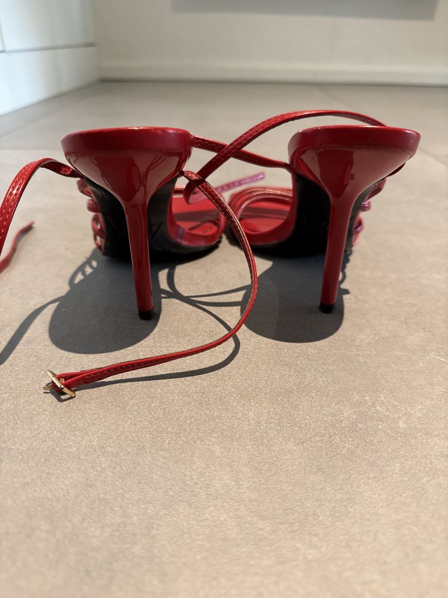 Scarpe da donna: Sandales à talons - Zara – Usato da Fribourg venduto da Mya_Asb 2