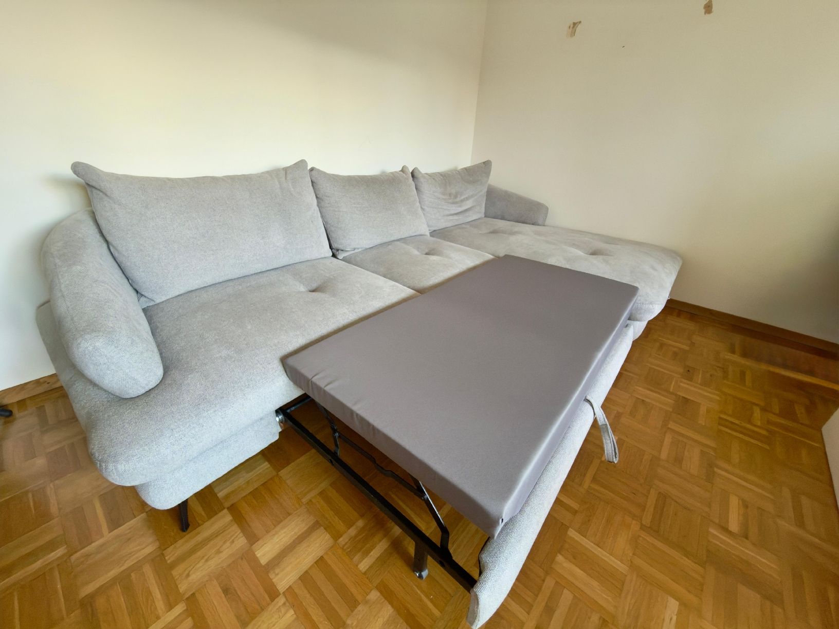 Divani: Ecksofa Stoff hellgrau mit Schlaffunktion und Bettkasten – Usato da Zürich venduto da cor_7yj5 2