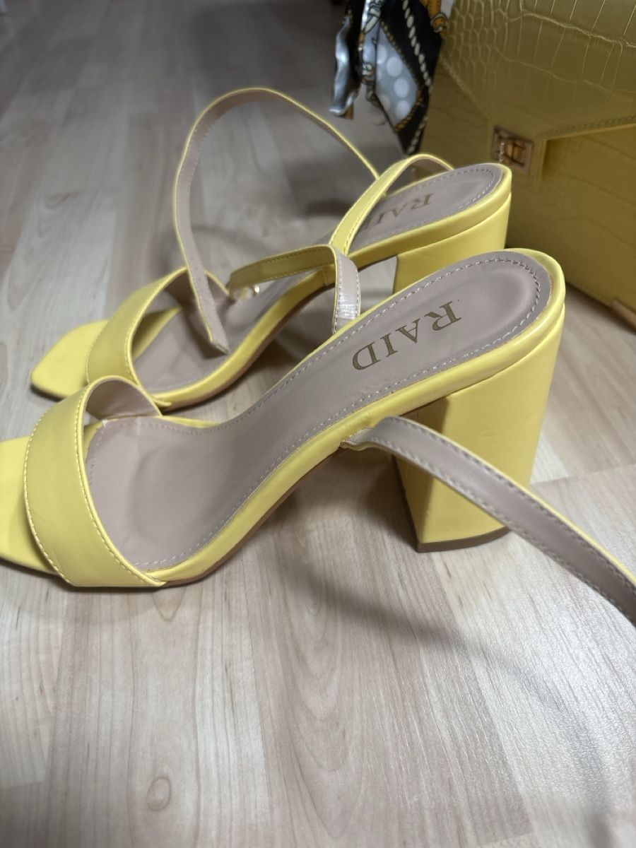 Scarpe da donna: Raid Sandalen gelb Absatz Grösse 37 neu – Usato da Leibstadt venduto da Marinart6424 1