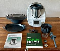 Thermomix TM5 mit Zubehör, 2 Kochbüchern & Chips