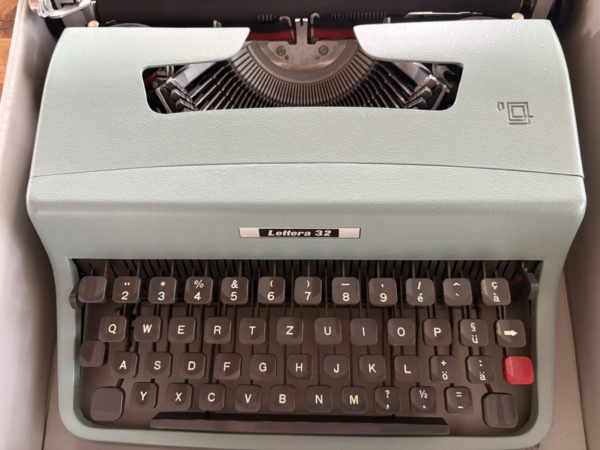 Olivetti Schreibmaschinen: Olivetti Lettera 32 Schreibmaschine – Gebraucht aus Winterthur von Wintimusic 1