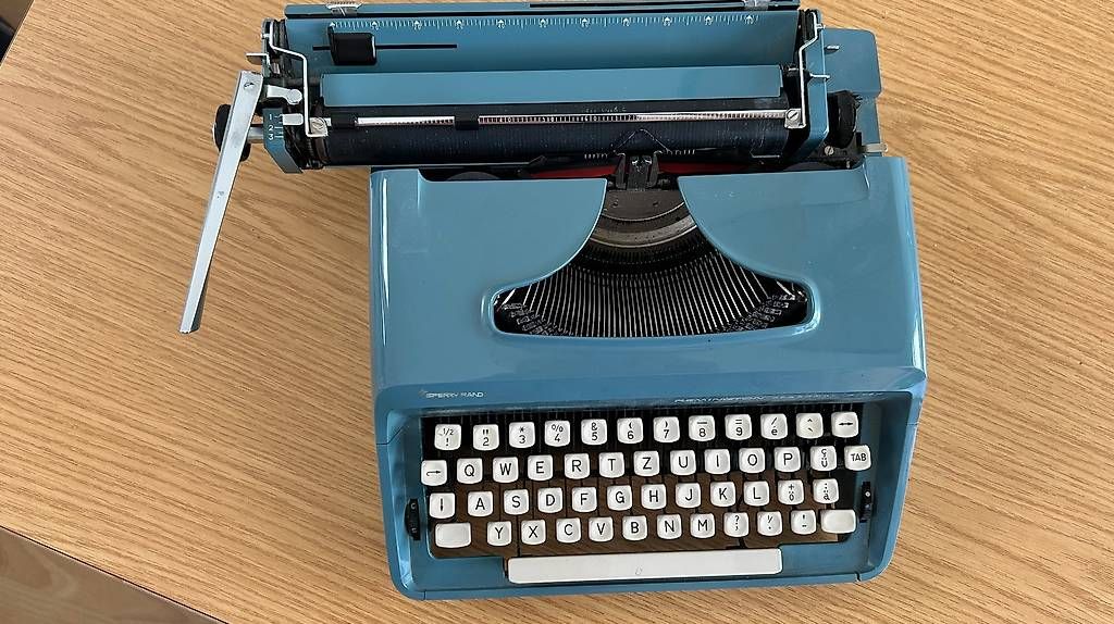 Macchine da scrivere: Reise Schreibmaschine – Usato da Rotkreuz venduto da jg41_bruno 1