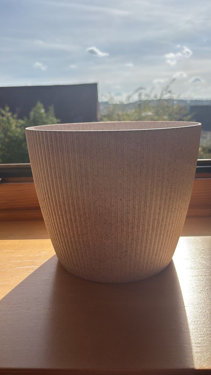 Blumentöpfe: Übertopf beige strukturiert – Gebraucht aus Unterstammheim von and_kj2n