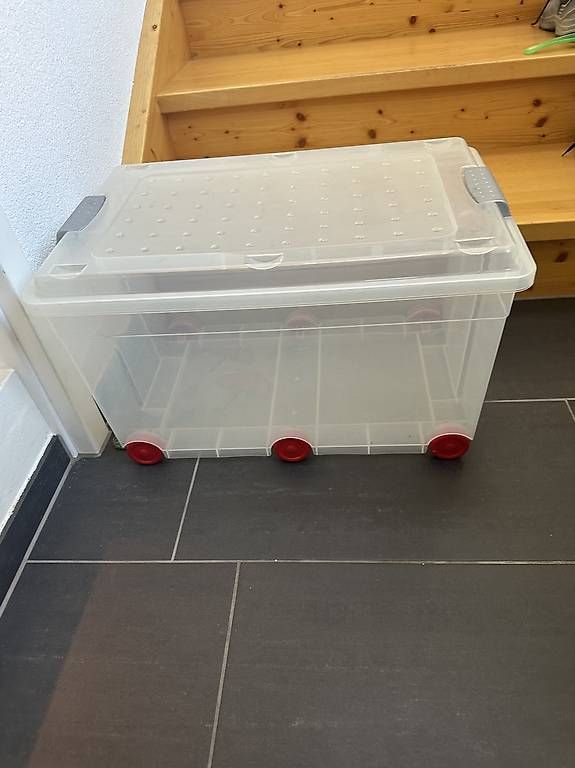 Behälter & Ähnliches: Plastik-Box auf Räder – Gebraucht aus Hochfelden von sus_776p