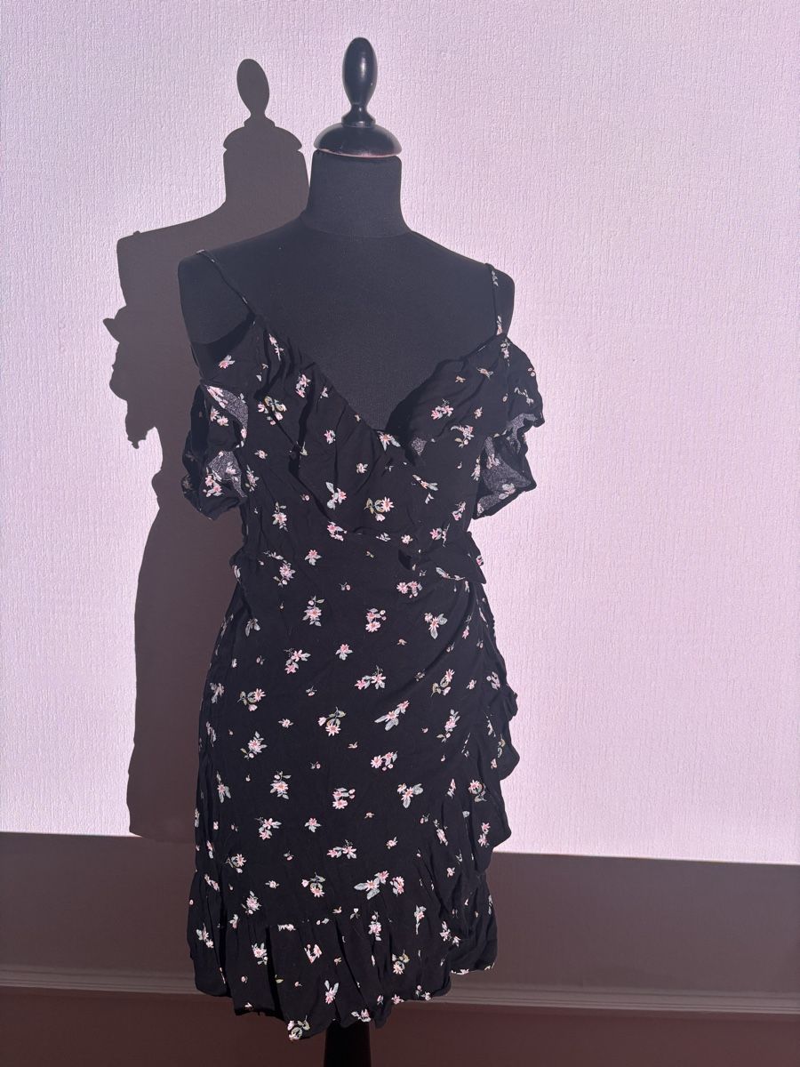 Robes: Robe cache cœur à fleur  – D'occasion à Lausanne par zoe_9b9v