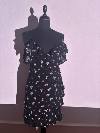 Robe cache cœur à fleur 