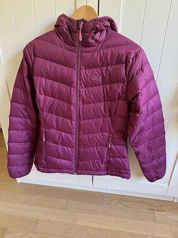 Jack Wolfskin Jacken: Jack Wolfskin Daunenjacke, S – Gebraucht aus Emmenbrücke von Bellamamma