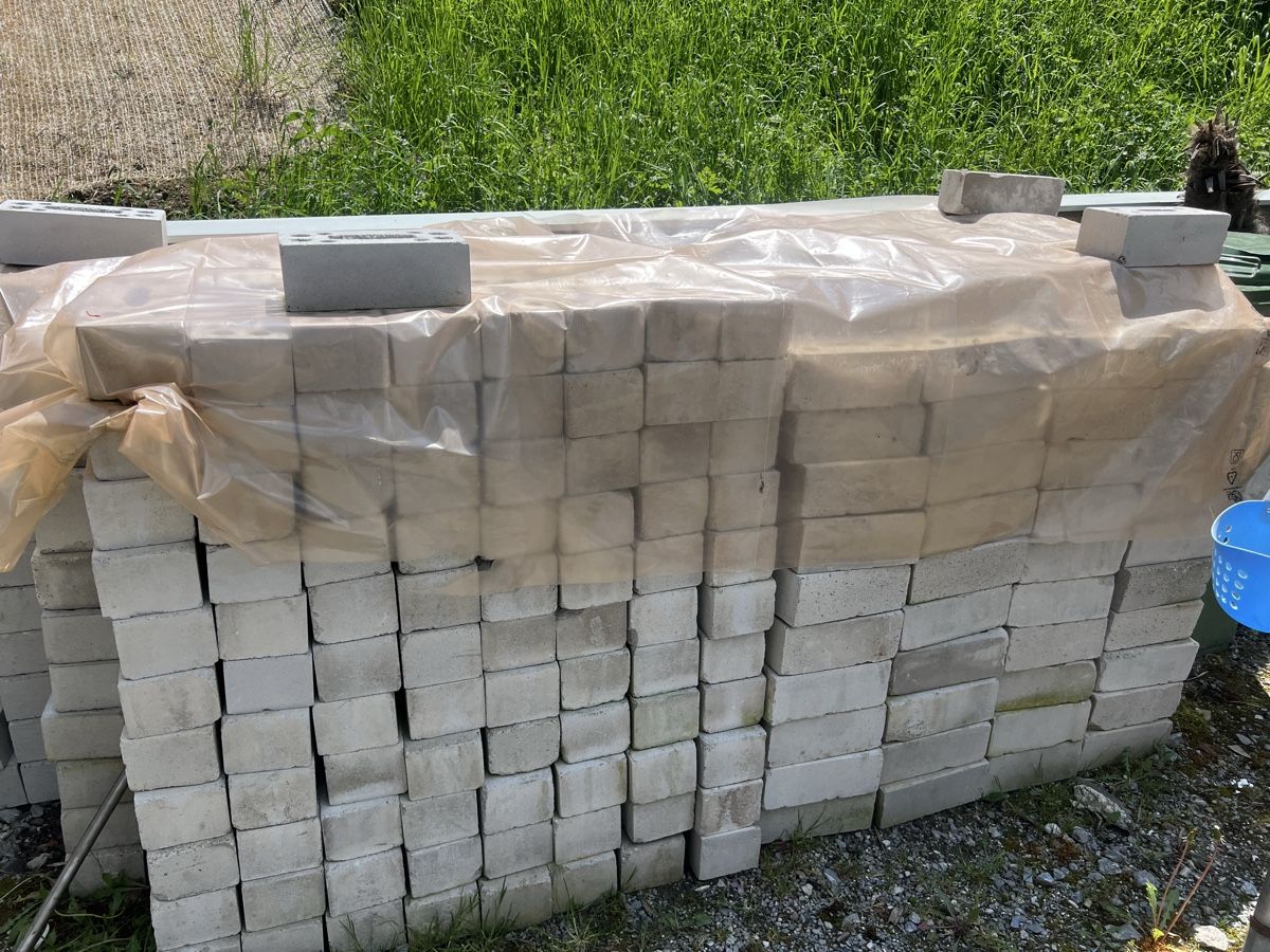 Pietre & tegole: Kalksandsteine – Usato da Wattwil venduto da BMW36