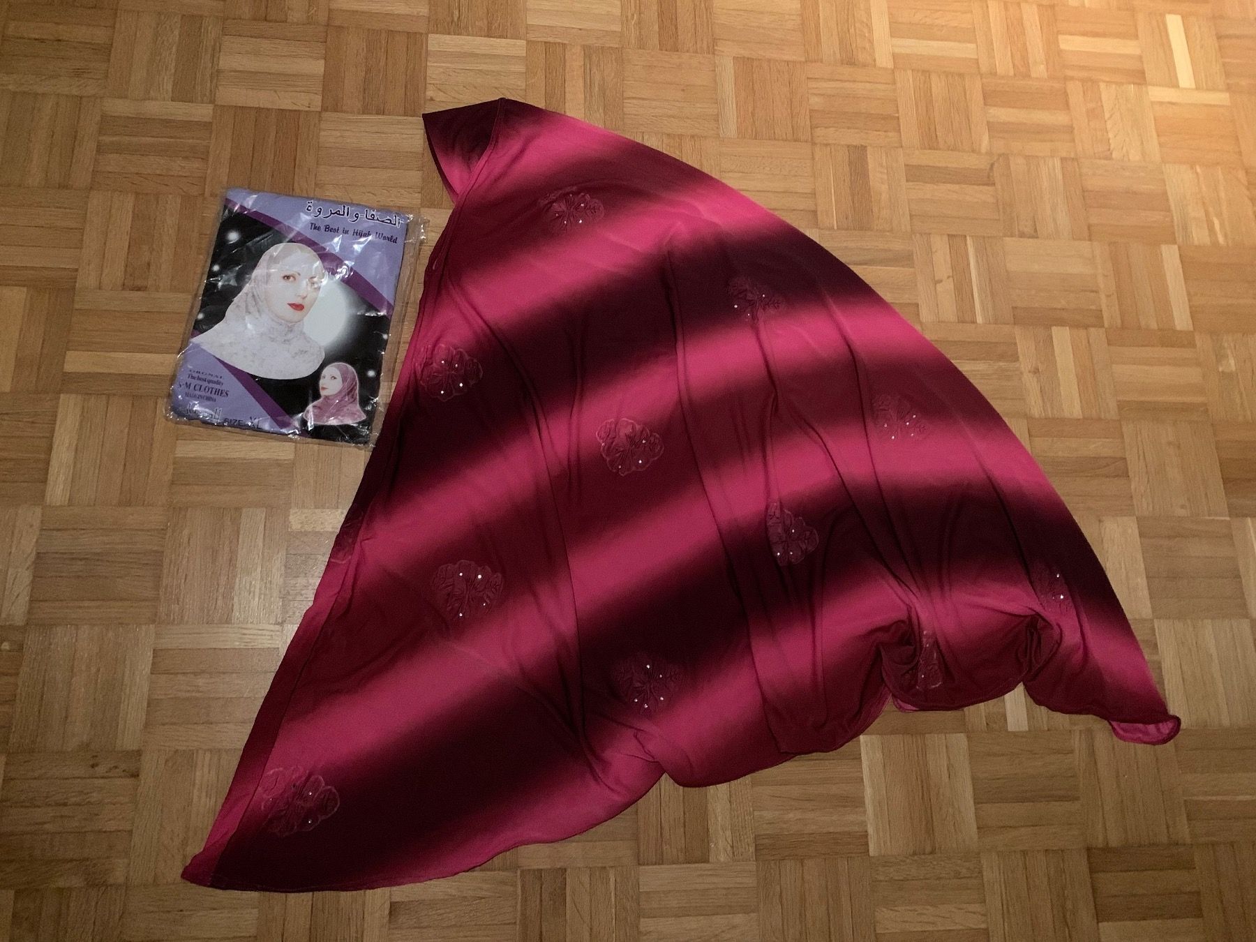 Foulard & Sciarpe: Chimar / Jilbab / Oversize Hijab rosa – Nuovo e nell'imballaggio originale da Grenchen venduto da SweetiesCH