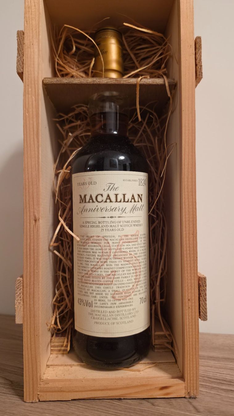 Macallan Spirituosen: Macallan 25 year - The Anniversary Malt – Neu (gemäss Beschreibung) aus Horw von A3quitas