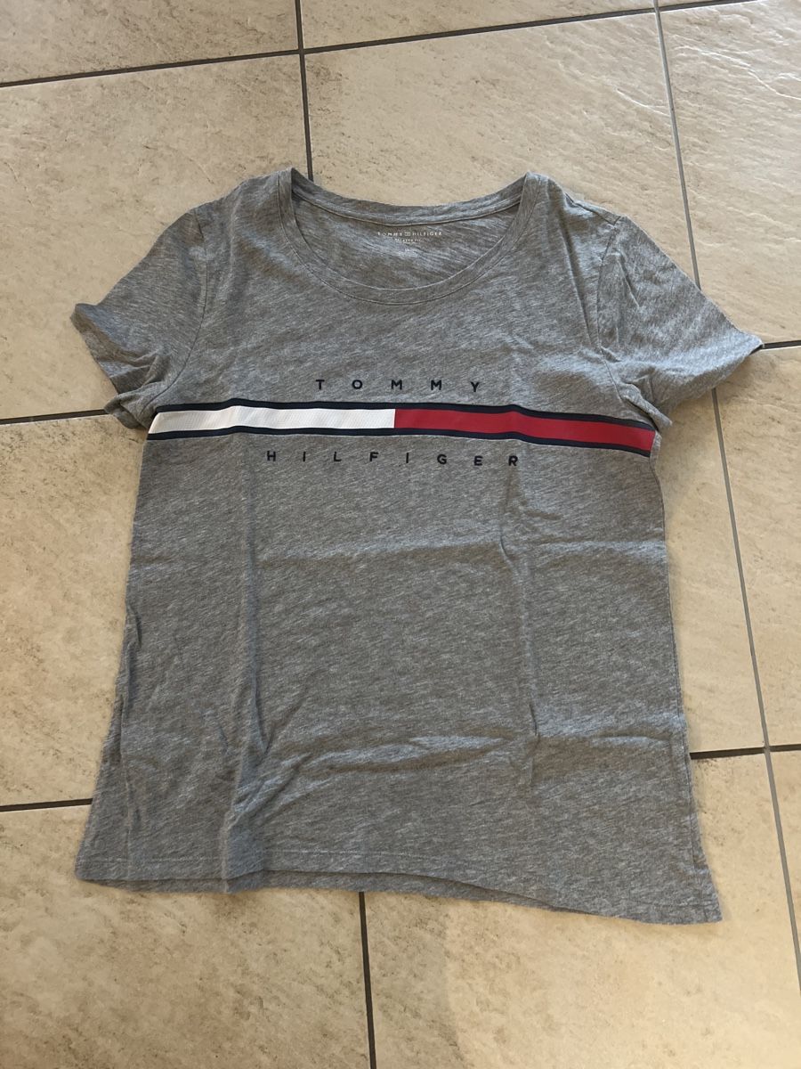 Tommy Hilfiger T-shirt: Tommy Hilfiger shirt grau – Usato da Oberengstringen venduto da pri_c8jk