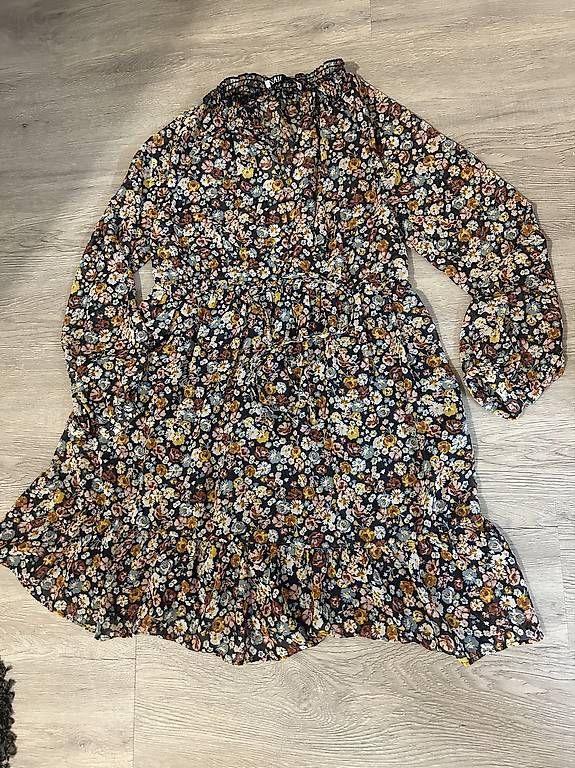Vestiti: Kleid – Usato da Schwerzenbach venduto da nic_zt5r