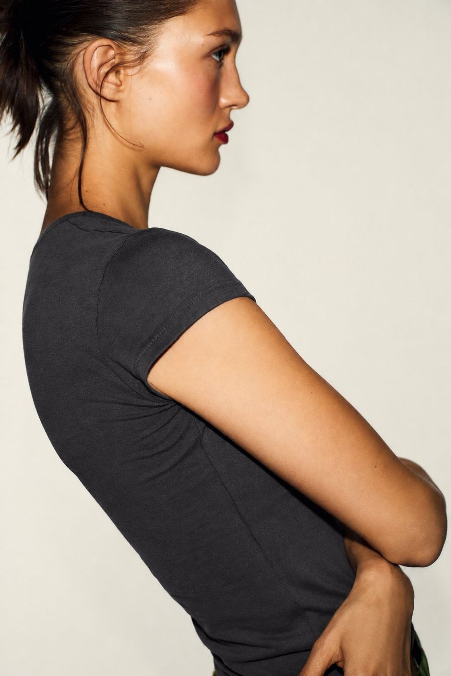 Zara T-Shirts: Dark grey fitted t shirt – Gebraucht aus Genève von toandfrom 2