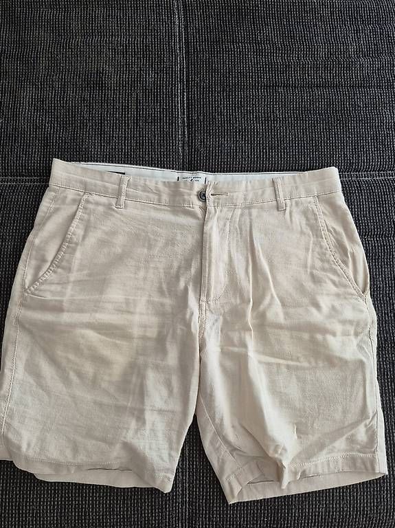 Pantalons: Jack & Jones Kurze Hosen – D'occasion à Muttenz par ymm_xn65