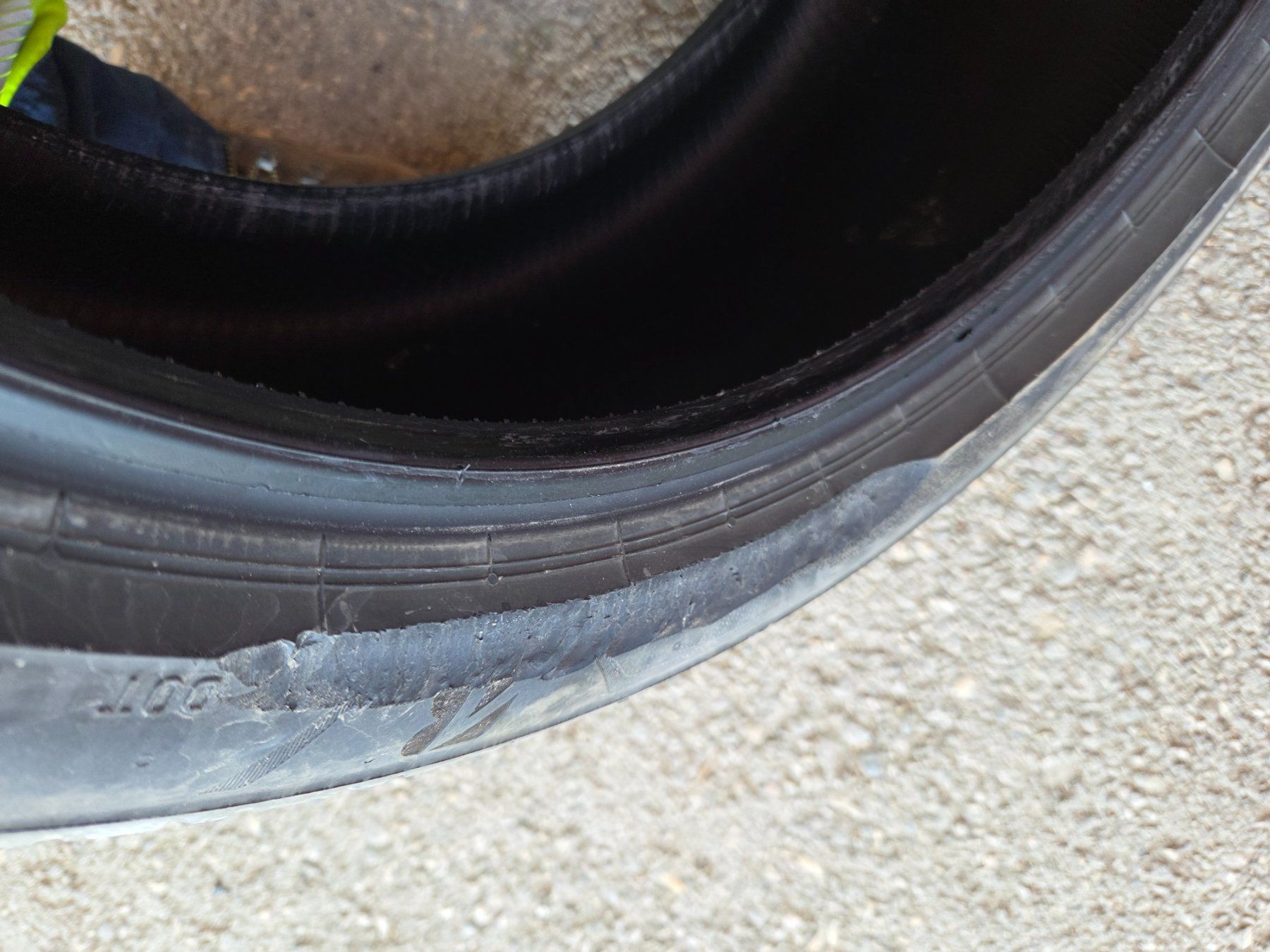 Altro in Scrittura & Disegno: Pneus 245 40 20 Bridgestone – Usato da Orbe venduto da Carmelo85 4