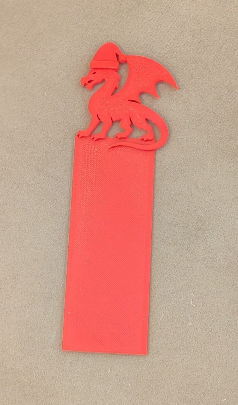 Altre raccolte & rarità: Christmas Dragon Bookmark 3D Printed Red Book Marker – Nuovo (secondo la descrizione) da Losone venduto da AlpineLayer