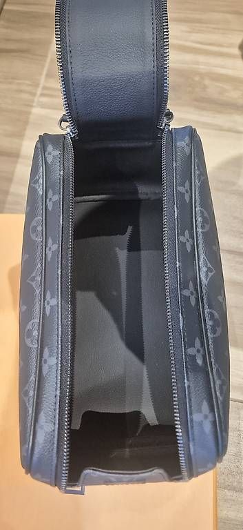 Louis Vuitton Custodie per cosmetici: Louis Vuitton Dopp Kit M46354 – Usato da Lupsingen venduto da ema_fh7c 1
