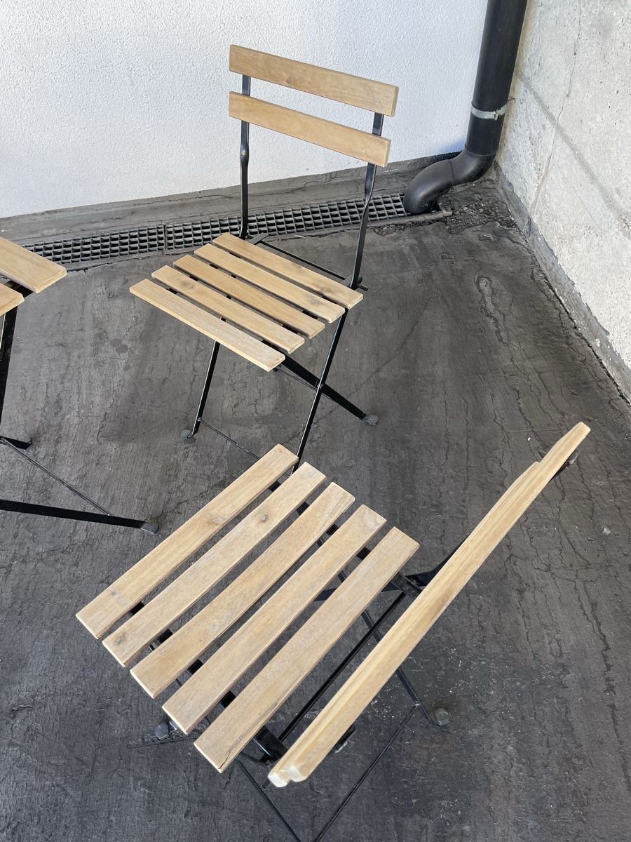 Set di tavolo e panche: Tischset mit Tisch u. drei Stühlen – Usato da Eiken venduto da garanoiri 7
