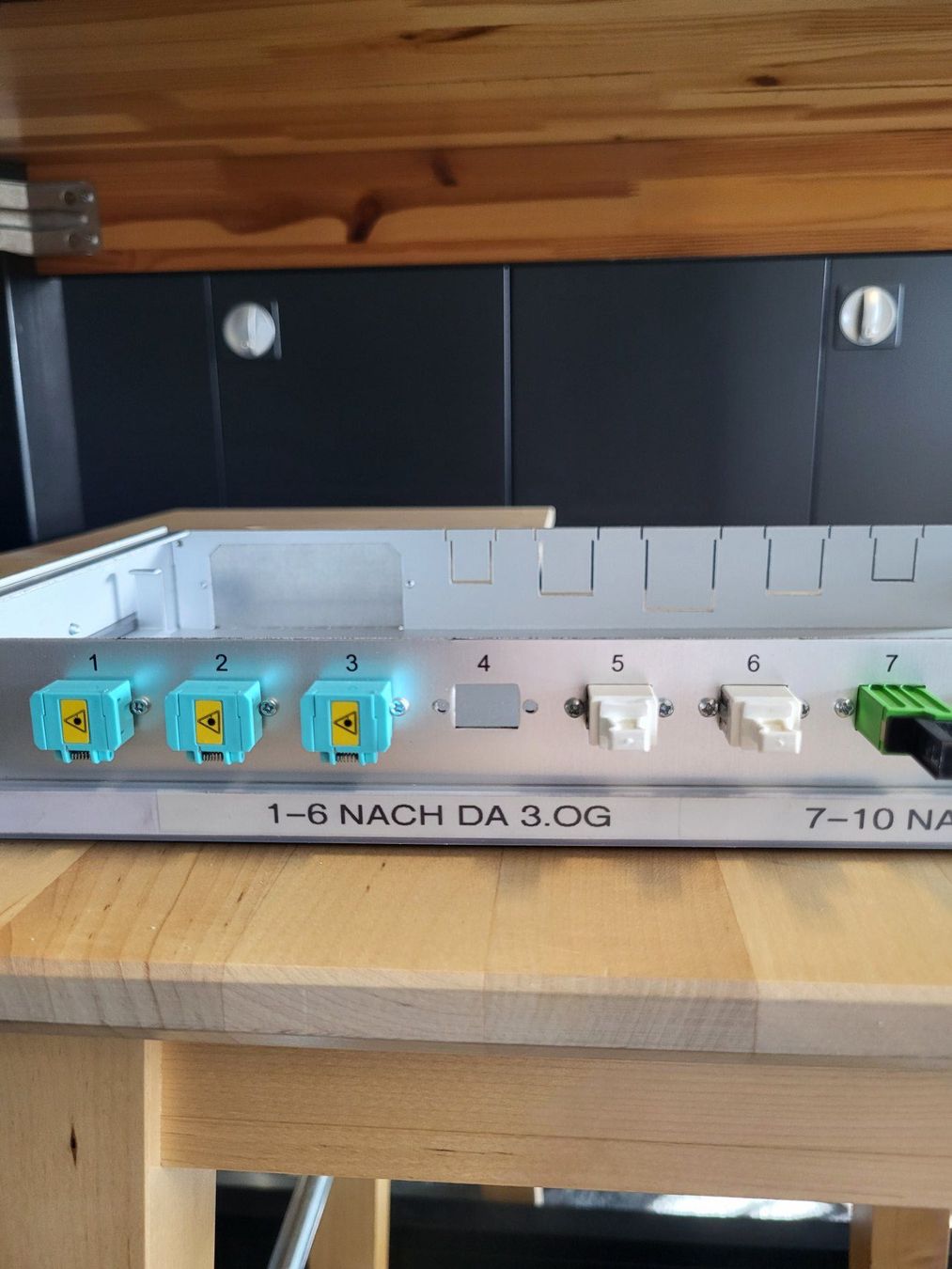 Racks & Supports: COM Glasfaser Patch Rack 19" – D'occasion à Rümlang par Greenliff 3