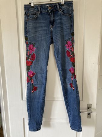 Skinny Jeans, Grösse 38, mit Blumenstickerei