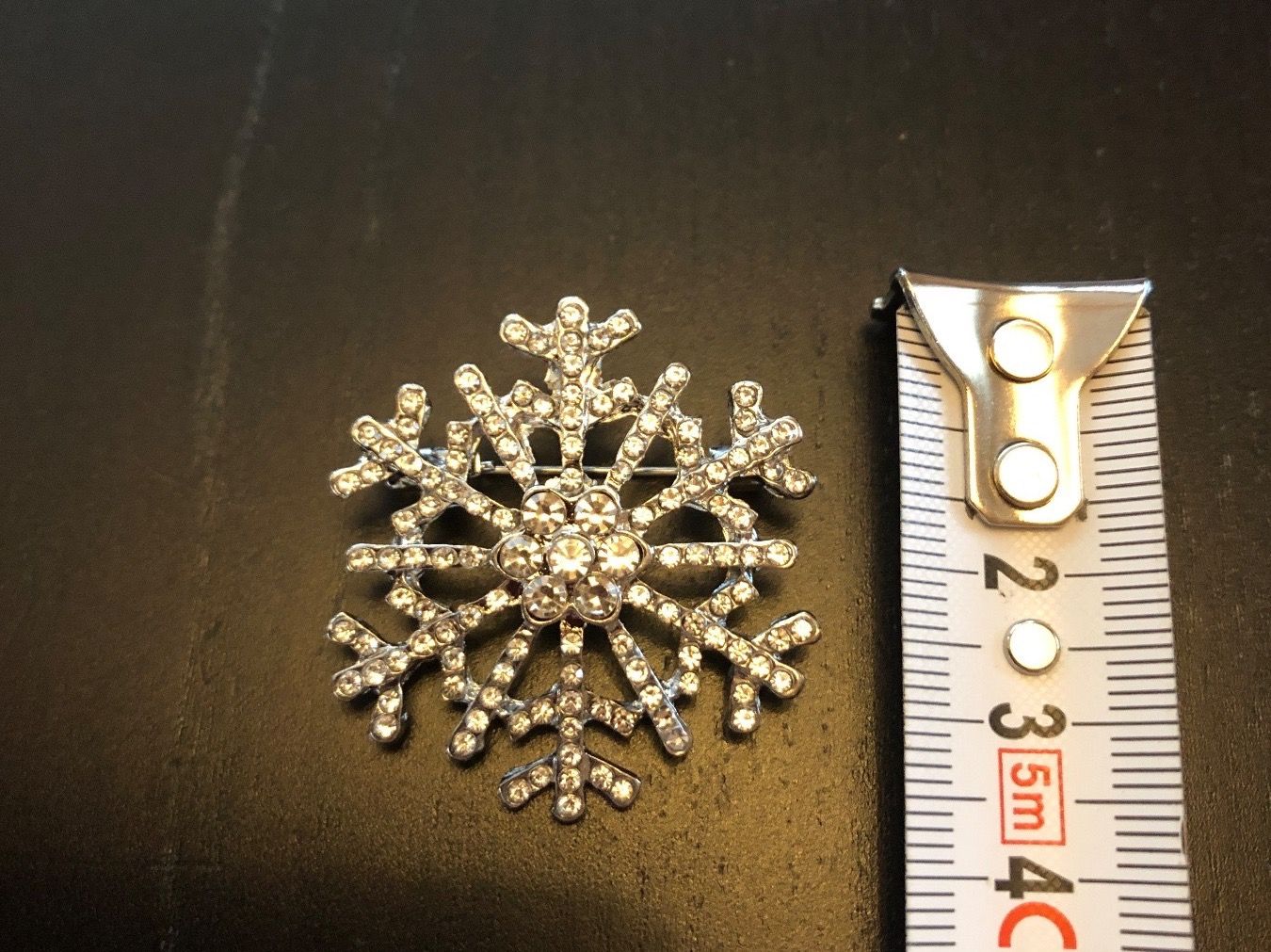 Broschen & Nadeln: Brosche Schneeflocke – Neu (gemäss Beschreibung) aus Gams von Mariawicca 2