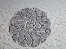 Rundes Häkeldeckchen ca 33cm / silber