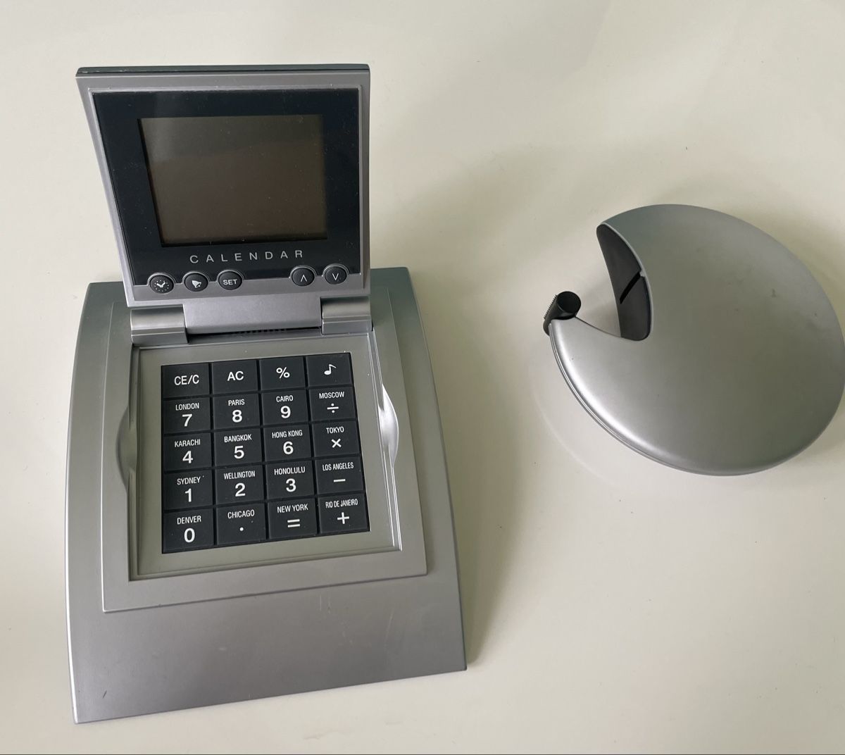 Calcolatrici tascabili: Digitaler Tischrechner mit Kalender!Top! – Nuovo (secondo la descrizione) da Au ZH venduto da Jaggy4 2