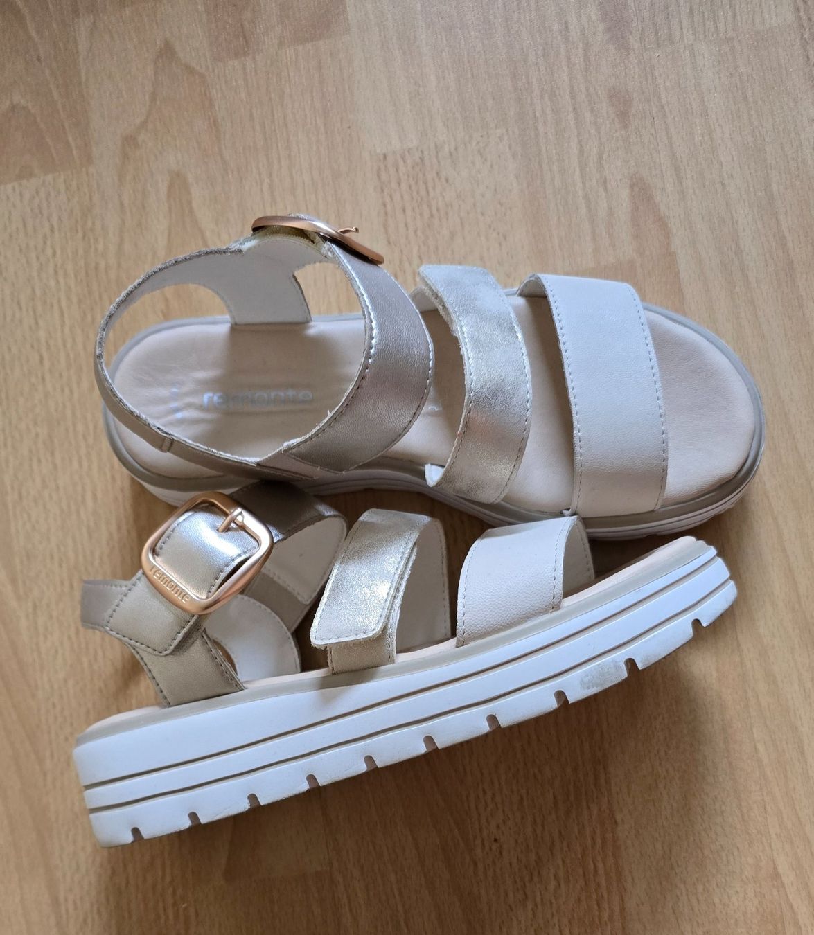 Scarpe da donna: Remonte Sandale Gr. 39 mit Klett – Nuovo (secondo la descrizione) da Sursee venduto da M_Z 2