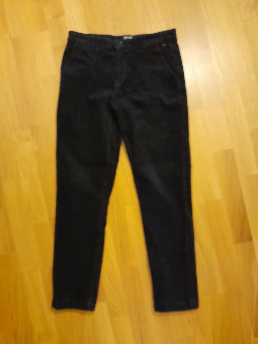 Pantaloni: Pantalon velours noir size 28/32 – Usato da Yverdon-les-Bains venduto da flo_dp9c