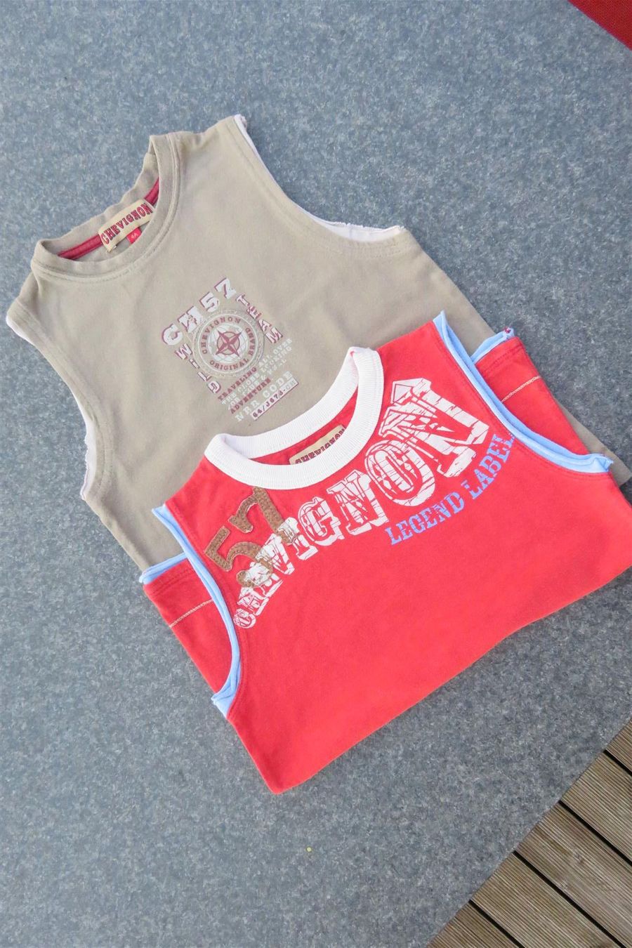 Camicie, T-shirt & Polo: 2 Tanktops CHEVIGNON Grösse 104 – Nuovo (secondo la descrizione) da Wil ZH venduto da Tamagy