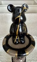 Deko-Figur Bär auf Podest schwarz gold glänzend neuwertig