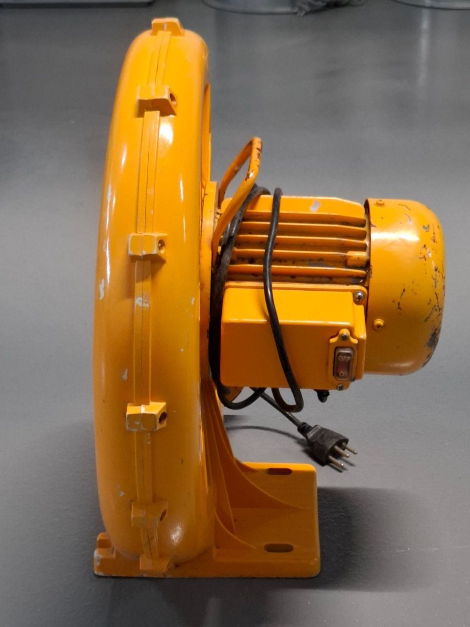 Soffiatori & Aspiratori per foglie: Souffleur électrique Swiftech HT300A 750W – Usato da Villars-Ste-Croix venduto da pau_8fls 1