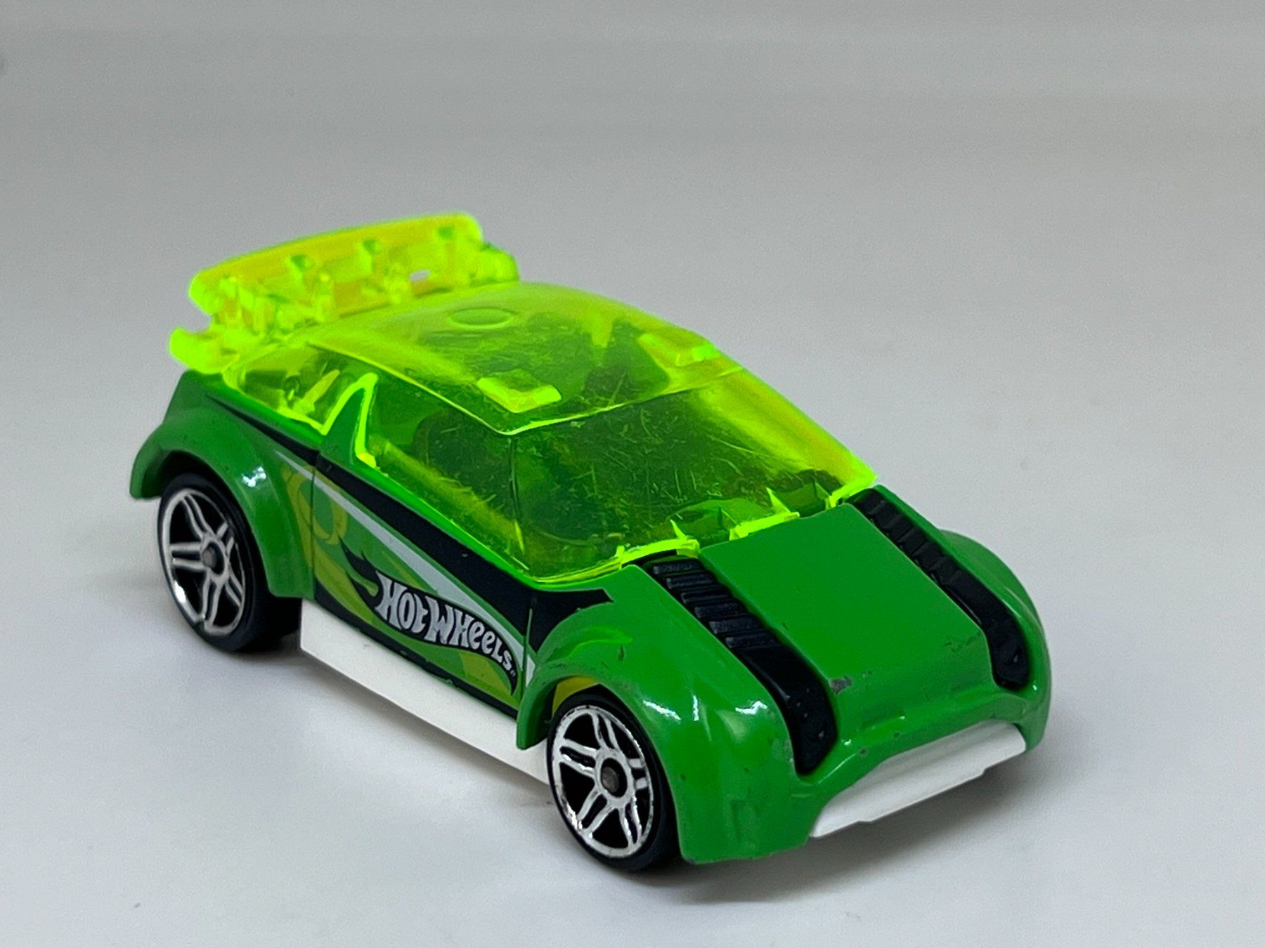 Hot Wheels Modellautos: Hot Wheels Super Gnat #252 – Gebraucht aus Wildegg von LaaBoutique