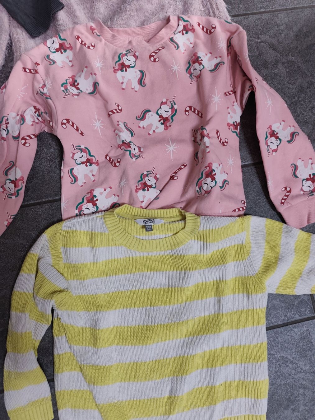 Pullover & Sweatshirts: Pullover Gr 122/128, 5 x – Gebraucht aus Fulenbach von meje0081 1