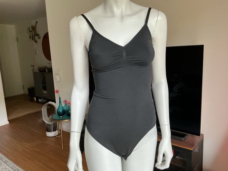 Body H&M schwarz mit Spaghettiträgern (Grösse M ))neu