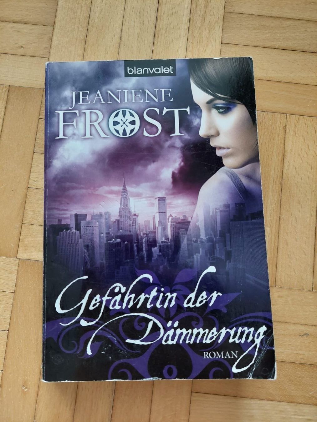 Libri: Buch: Gefährtin der Dämmerung – Usato da Reinach AG venduto da geo_bmc8