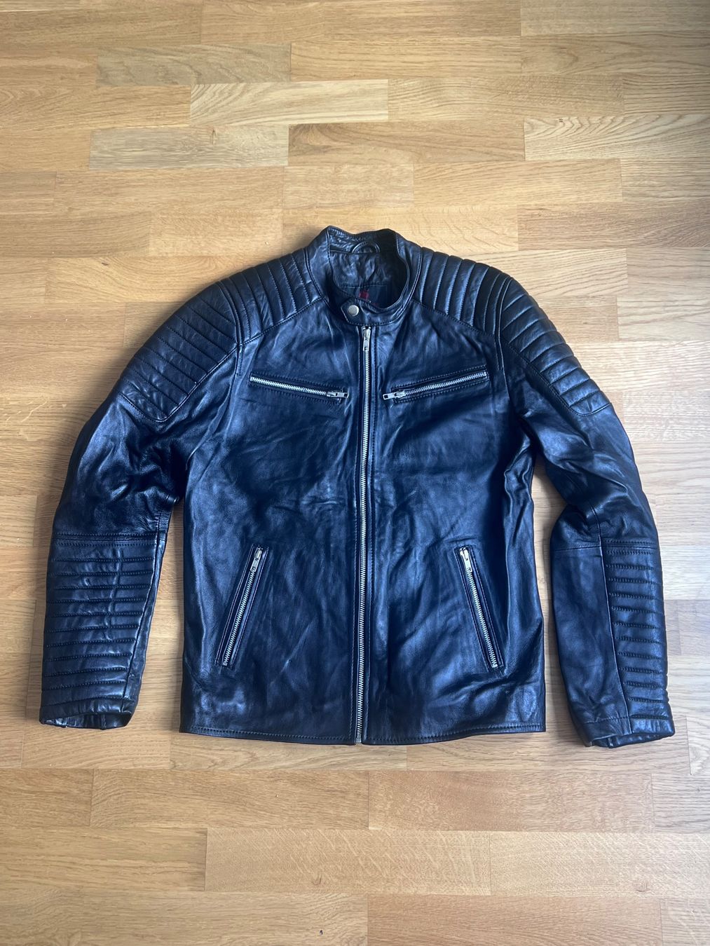 Giacche: Issa Leo Leather Jacket – Nuovo (secondo la descrizione) da Zürich venduto da John_777