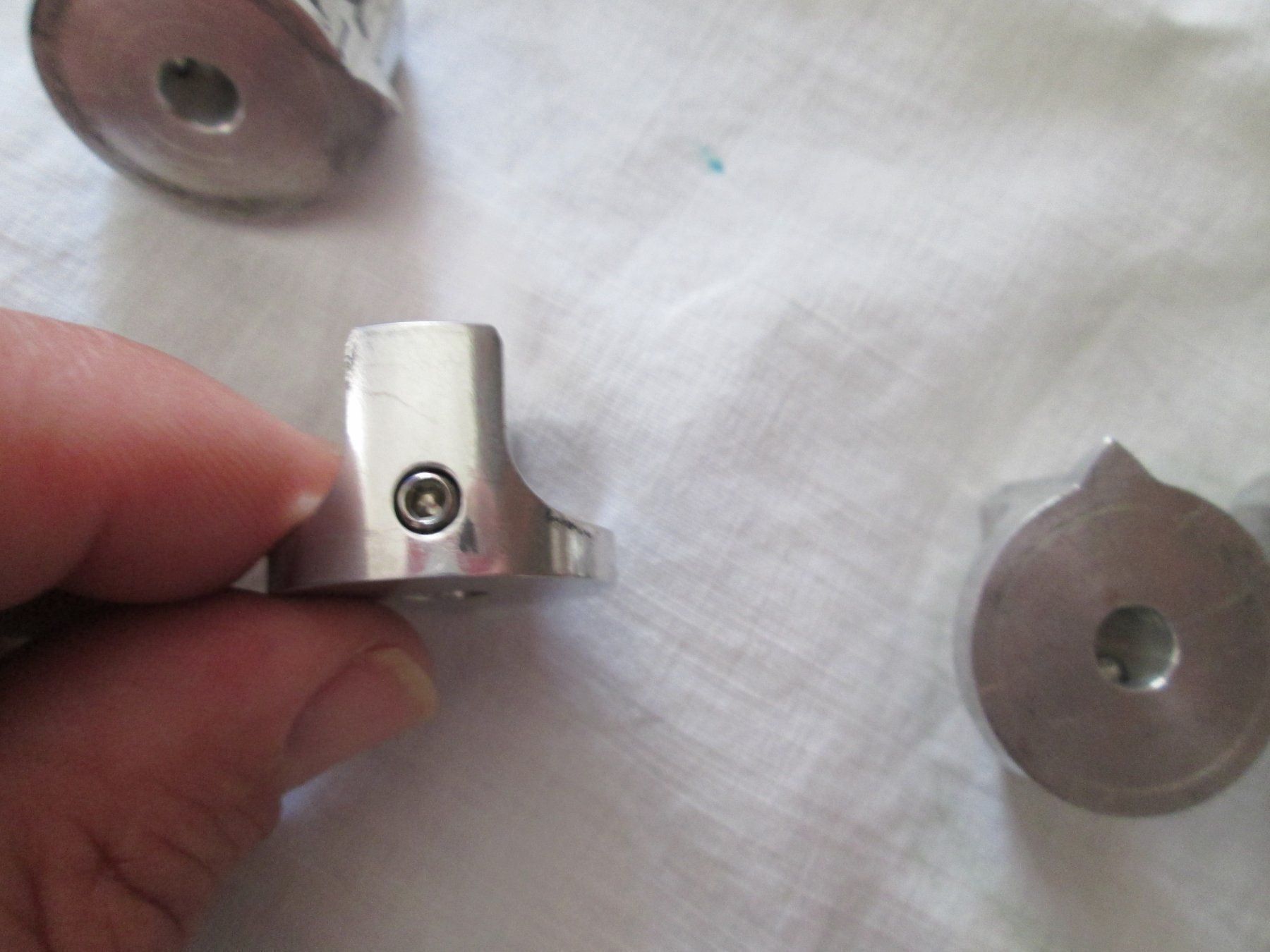 Bottoni: Boutons de commande en aluminium – Usato da la Chaux-de-Fonds venduto da Lampe 3