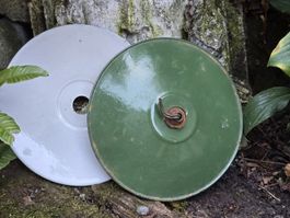 2Antike Emaille Lampenschirme grün weiss gebraucht Vintage